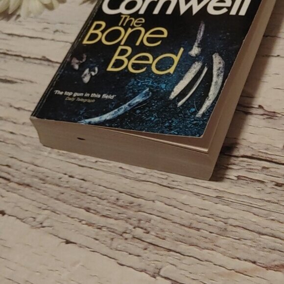 3/$13 The Bone Bed by Patricia Cornwell Adult novel book - Picture 2 of 4